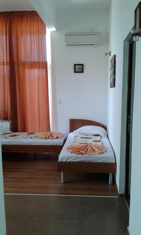 Zora Guest House Primorsko Oda fotoğraf