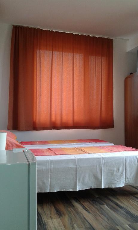 Zora Guest House Primorsko Oda fotoğraf