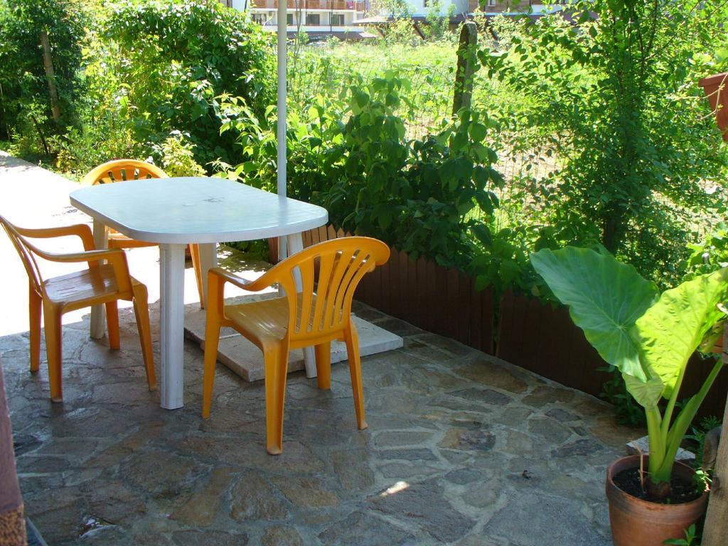 Zora Guest House Primorsko Dış mekan fotoğraf